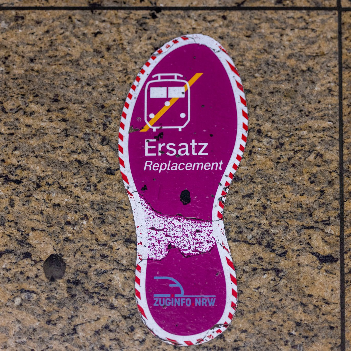 Ersatzbusse sollen teilweise im Zehn-Minuten-Takt fahren - trotzdem werden Reisende deutlich länger unterwegs sein als mit dem Zug. (Archivbild) - Foto: Thomas Banneyer/dpa