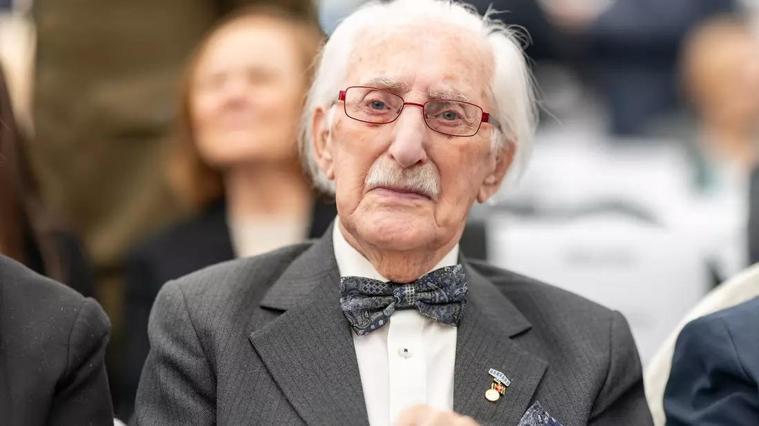 Bei Gedenkfeiern ruft Leon Weintraub regelmäßig zu mehr Humanismus auf. (Archivbild) - Bild: Daniel Karmann/dpa