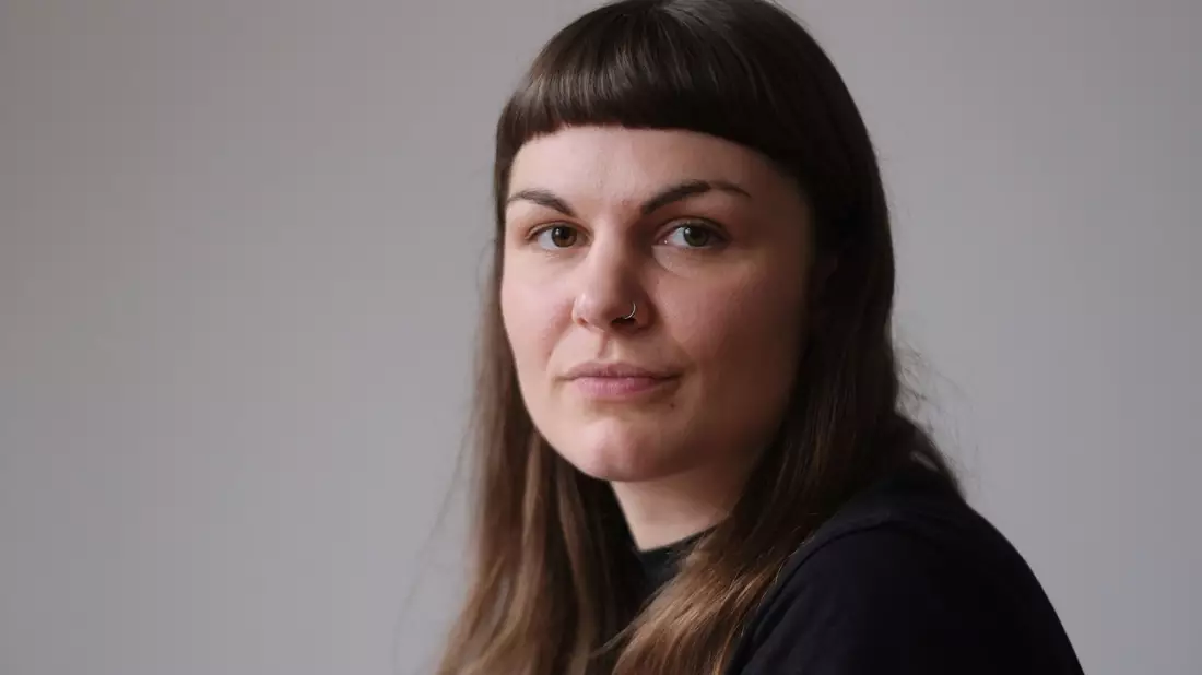 Susanne Siegert, Content Creator, informiert auf Instagram und Tiktok über den Holocaust. (Archivbild) - Bild: Sebastian Willnow/dpa