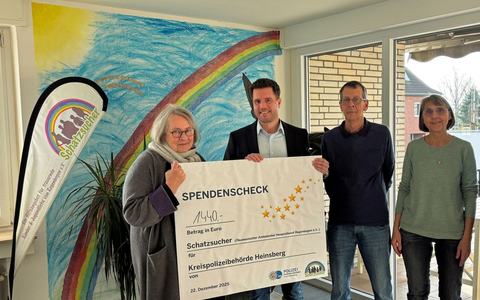 POL-HS: Spendengelder an Schatzsucher übergeben - Foto: presseportal.de