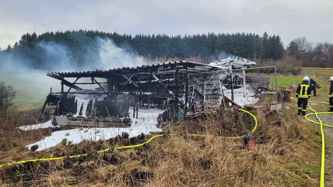 FW-OE: Scheunenbrand in Saalhausen - Bild: presseportal.de