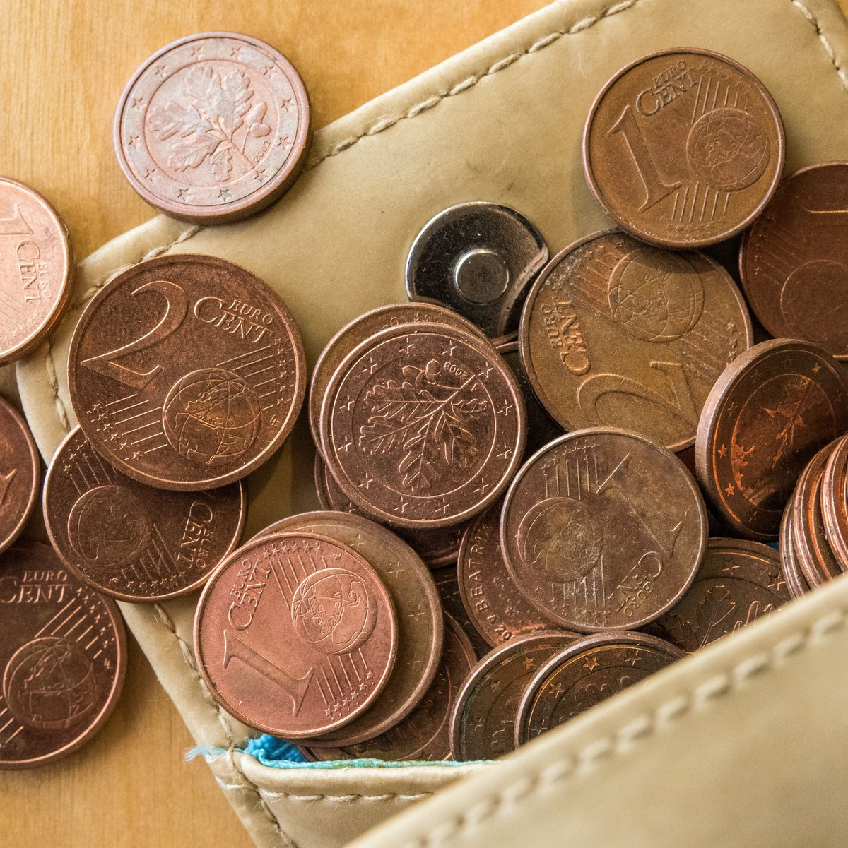 Teuer in der Herstellung, oft verschwunden in Sparschweinen und Sammelbüchsen: Über eine Abschaffung von Ein- und Zwei-Cent-Münzen wird immer wieder diskutiert. (Symbolbild) - Foto: Patrick Pleul/dpa-Zentralbild/dpa