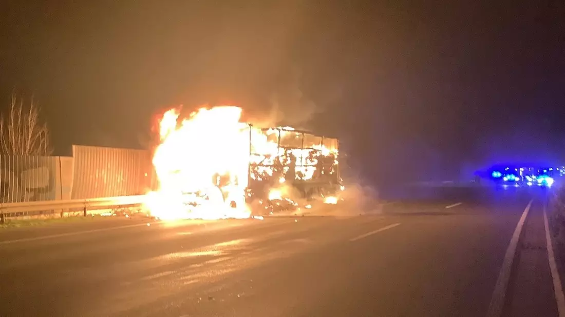 FW-GE: LKW-Brand auf der A2 bei Gelsenkirchen - Bild: presseportal.de