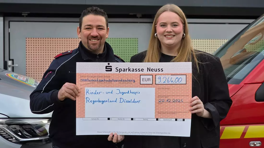 FW Grevenbroich: Aktion NovemBart: Feuerwehrleute aus Grevenbroich sammeln über 9.000 Euro für Kinder- und Jugendhospiz - Bild: presseportal.de
