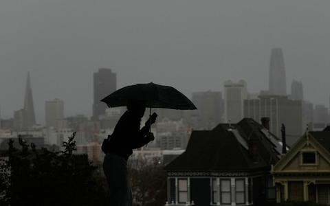 Die Menschen in Kalifornien müssen sich auf heftigen Regen während der Weihnachtsfeiertage einstellen. - Foto: Jeff Chiu/AP/dpa