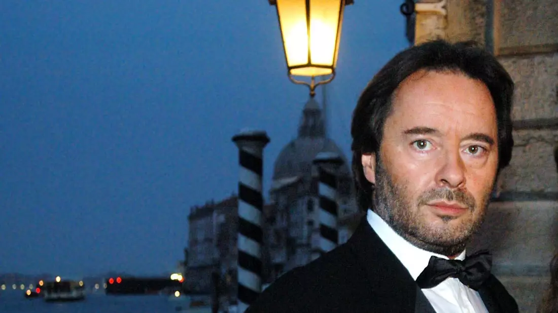 Als Commissario Brunetti löste Kockisch Kriminalfälle in der malerischen Kulisse von Venedig. - Bild: Hannibal Hanschke/dpa