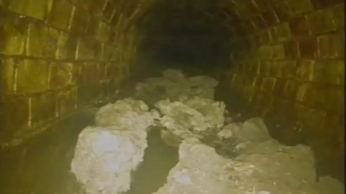 Der Fettberg wiegt etwa 100 Tonnen. - Bild: Thames Water/Press Association/dpa