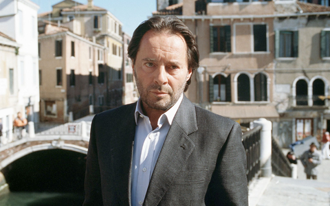 Als Commissario Brunetti löste Kockisch Kriminalfälle in der malerischen Kulisse von Venedig. - Foto: Martin Menke/rbb/ARD Degeto/dpa
