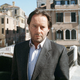 Als Commissario Brunetti löste Kockisch Kriminalfälle in der malerischen Kulisse von Venedig. - Foto: Martin Menke/rbb/ARD Degeto/dpa