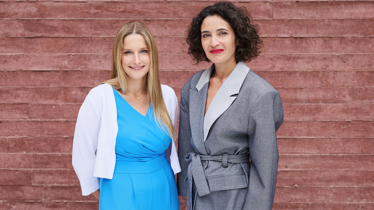 Die Geschäftsführerinnen der gegen Hass und Hetze im Internet eintretenden Organisation HateAid, Josephine Ballon (l) und Anna-Lena von Hodenberg (r), wurden von der US-Regierung mit Einreisesperren belegt. (Archivbild) - Foto: Sven Serkis/HateAid/dpa