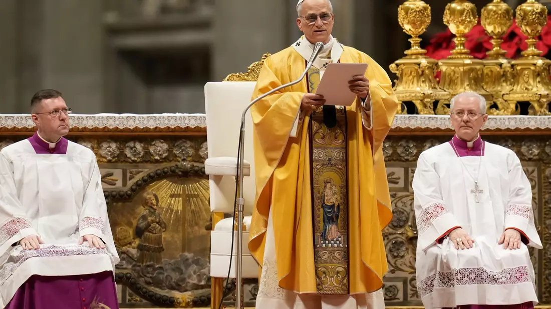 Die feierliche Messe dauerte rund zwei Stunden.   - Bild: Gregorio Borgia/AP/dpa