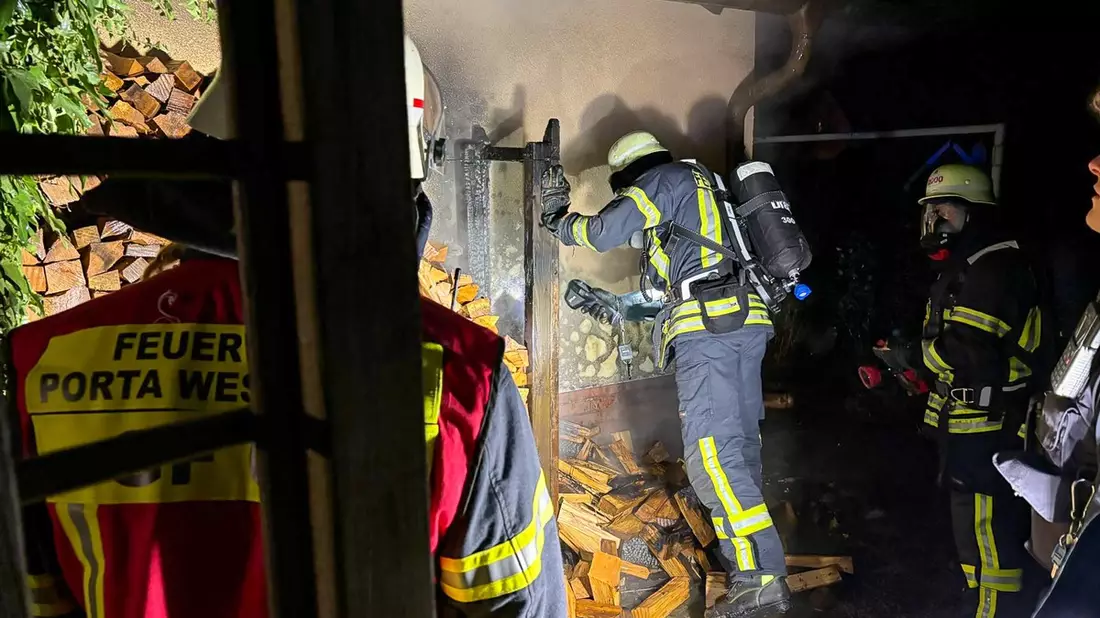 FW Porta Westfalica: 24.12.2025 - Costedt: Brand an Heiligabend kann schnell gelöscht werden. - Bild: presseportal.de