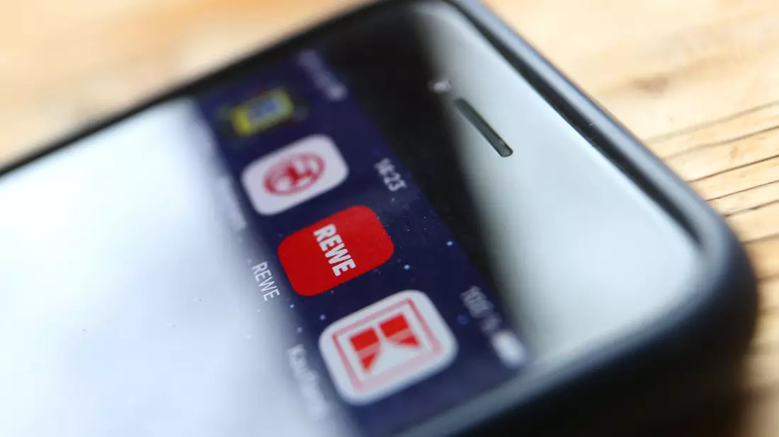 Verbraucher sollen nach dem Willen der Grünen im Bundestag per App die günstigsten Lebensmittel finden können. (Symbolbild) - Bild: Karl-Josef Hildenbrand/dpa/dpa-tmn