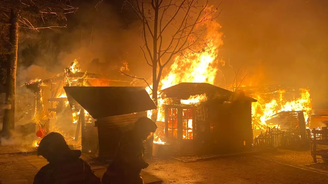 FW Dresden: Informationen zum Einsatzgeschehen von Feuerwehr und Rettungsdienst in der Landeshauptstadt Dresden vom 24. Dezember 2025 - Bild: presseportal.de