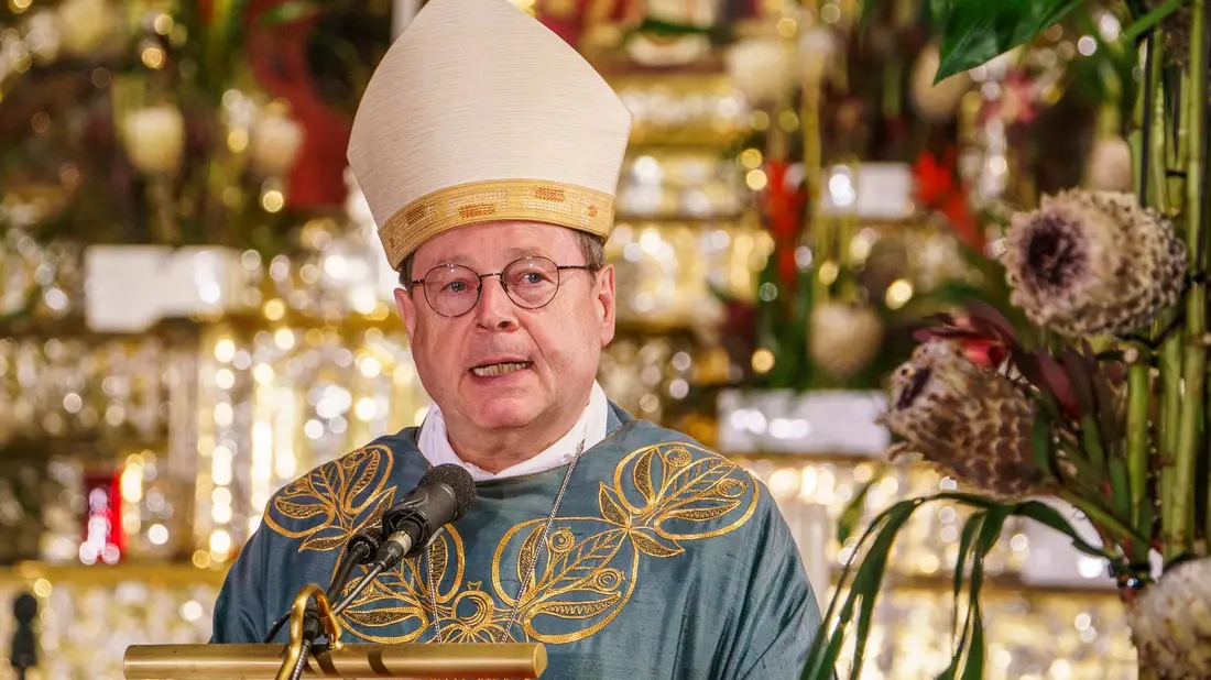 Der Vorsitzende der Deutschen Bischofskonferenz, Georg Bätzing, warnt in seiner Weihnachtspredigt vor «egoistischem Nationalismus». (Archivbild) - Bild: Andreas Arnold/dpa