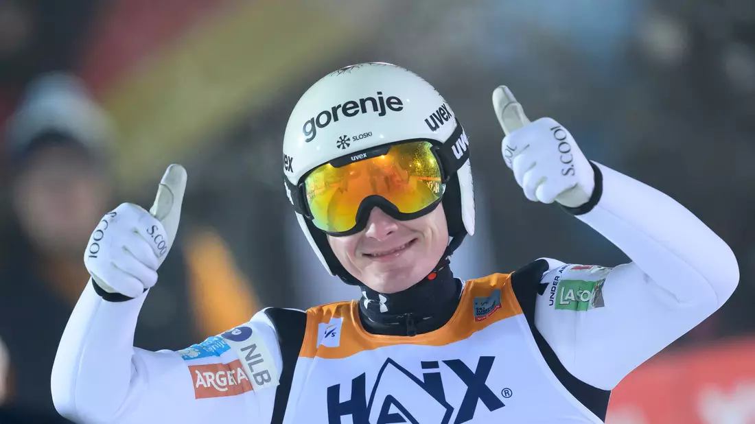 Domen Prevc führt im Gesamtweltcup. (Archivbild) - Bild: Hendrik Schmidt/dpa