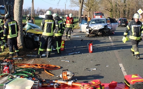 POL-MI: Zwei Schwerverletzte bei Verkehrsunfall - Foto: presseportal.de