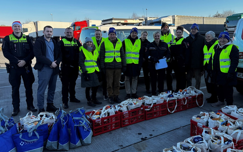 POL-VER: Weihnachtsaktion auf der Rastanlage Goldbach: Geschenktüten für Berufskraftfahrende - Foto: presseportal.de