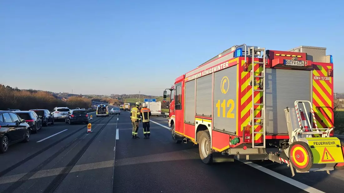 FW Königswinter: Drei Verkehrsunfälle am Stauende auf A3 - Bild: presseportal.de