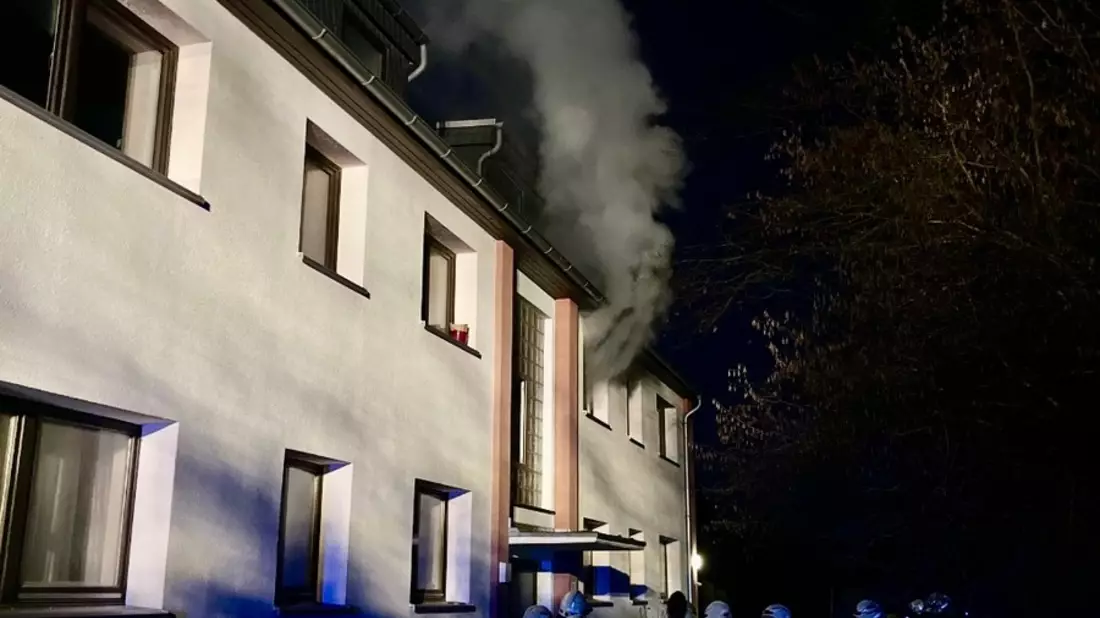 FW Lehrte: Drei Einsätze am 1. Weihnachtsfeiertag für die ehrenamtlichen Feuerwehrkräfte im Stadtgebiet Lehrte - Bild: presseportal.de