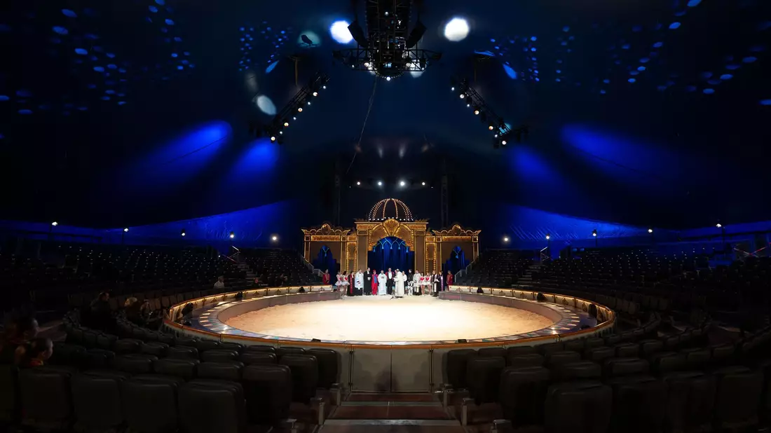 Der Circus Krone feierte am ersten Weihnachtstag die Premiere seines Winterprogramms, das in diesem Jahr unter dem Motto «Ich. Du. Wir. Krone» steht. (Archivbild) - Bild: Lukas Barth/dpa