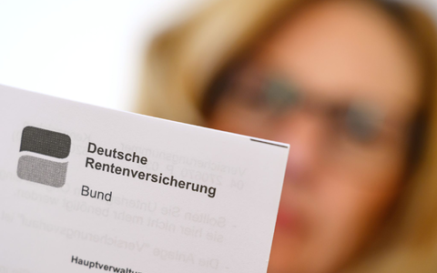 Bei der Rente geht es um viel Geld - für die Betroffenen, die Einzahlenden und den Staat. (Archivfoto) - Foto: Patrick Pleul/dpa
