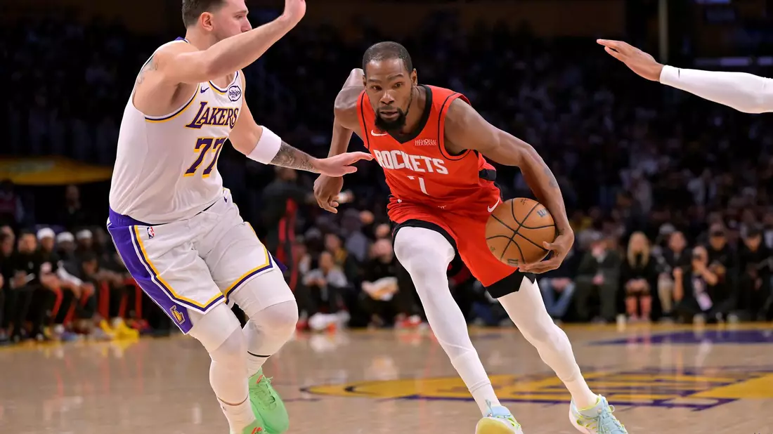 Kevin Durant (r) und Luka Doncic erzielten jeweils 25 Punkte. - Bild: Jayne Kamin-Oncea/AP/dpa