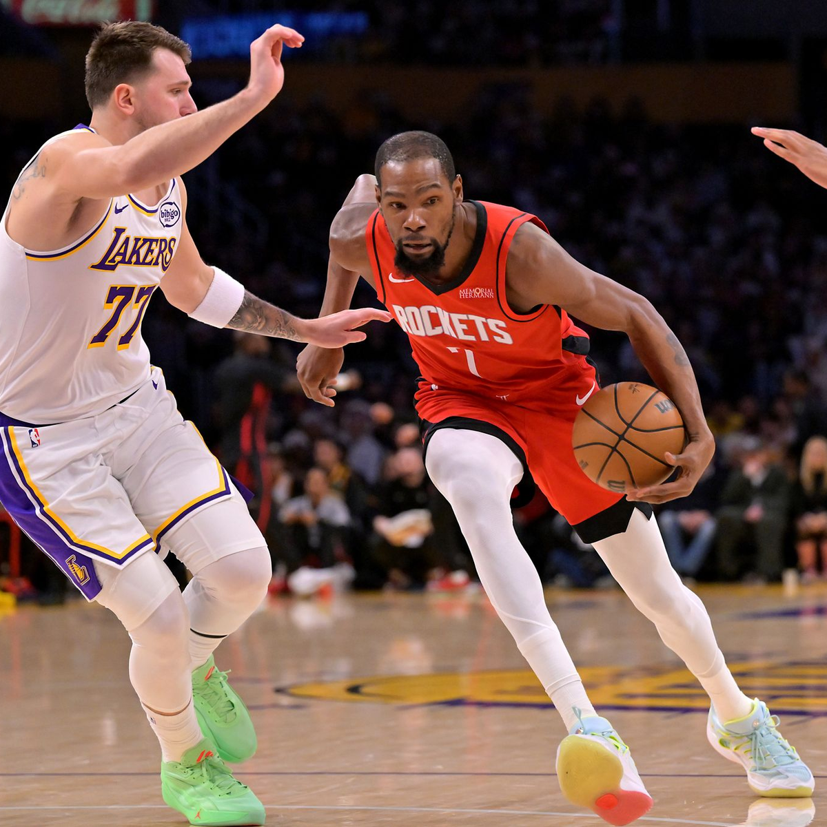 Kevin Durant (r) und Luka Doncic erzielten jeweils 25 Punkte. - Foto: Jayne Kamin-Oncea/AP/dpa