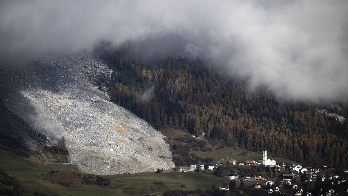 Ein Entwässerungsstollen bringt Entspannung für Brienz. (Archivbild) - Foto: Gian Ehrenzeller/KEYSTONE/dpa