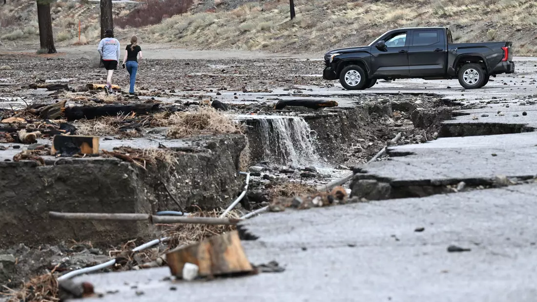 Besonders betroffen war Wrightwood nordöstlich von Los Angeles. - Bild: William Liang/FR172065 AP/dpa