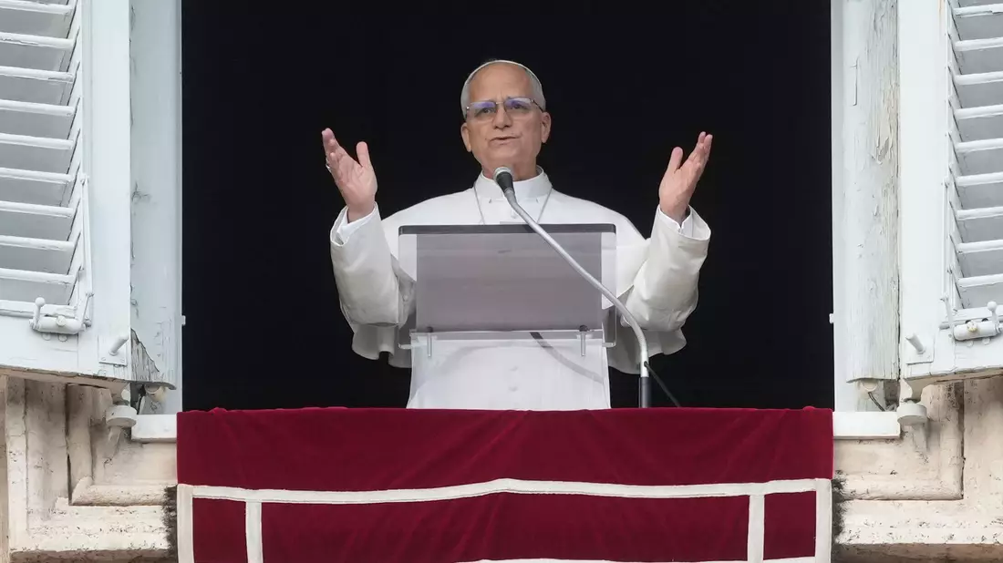 Der Papst mahnte vor dem Angelus-Gebet am zweiten Weihnachtstag erneut zum Engagement zum Frieden.   - Bild: Gregorio Borgia/AP/dpa