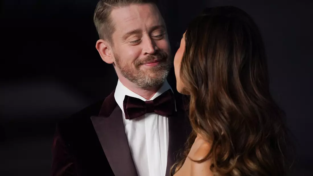 Der frühere Kinderstar und «Kevin»-Darsteller Macaulay Culkin möchte seine kleinen Söhne so lange wie möglich im Dunkeln über seine Rolle in dem Weihnachtsklassiker lassen. (Archivbild) - Bild: Jordan Strauss/Invision/AP/dpa