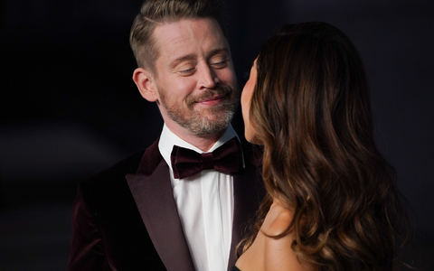 Der frühere Kinderstar und «Kevin»-Darsteller Macaulay Culkin möchte seine kleinen Söhne so lange wie möglich im Dunkeln über seine Rolle in dem Weihnachtsklassiker lassen. (Archivbild) - Foto: Jordan Strauss/Invision/AP/dpa