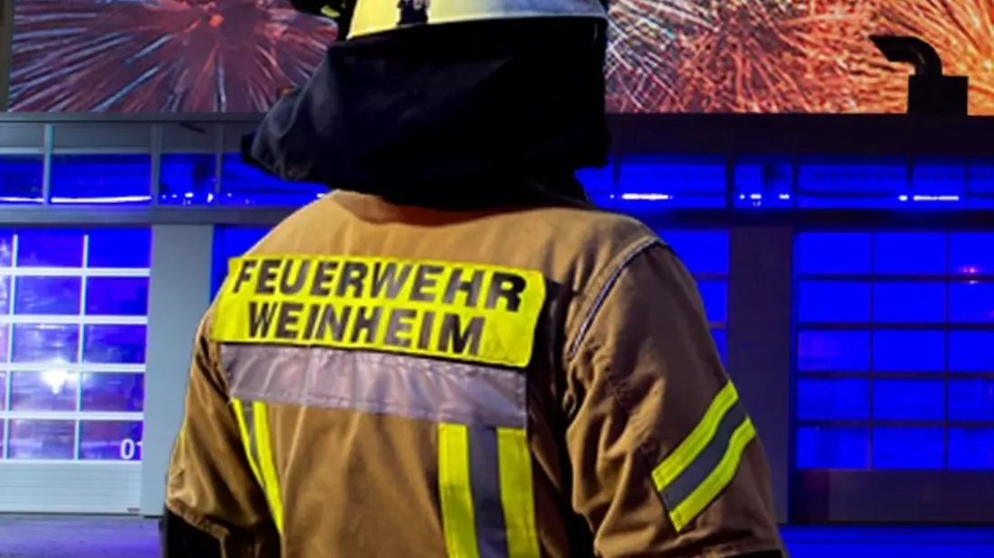FW Weinheim: Sicher ins neue Jahr - Richtiges Verhalten mit Feuerwerkskörpern und Silvester-Sicherheit - Bild: presseportal.de