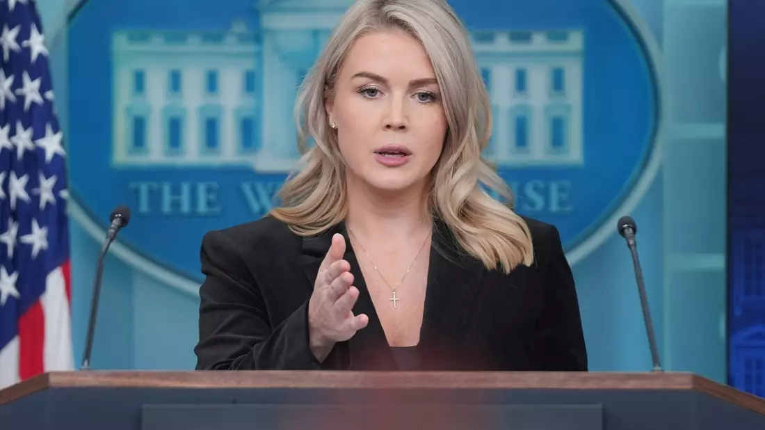 Die Sprecherin der US-Regierung von Donald Trump, Karoline Leavitt, erwartet ihr zweites Kind. - Bild: Evan Vucci/AP/dpa