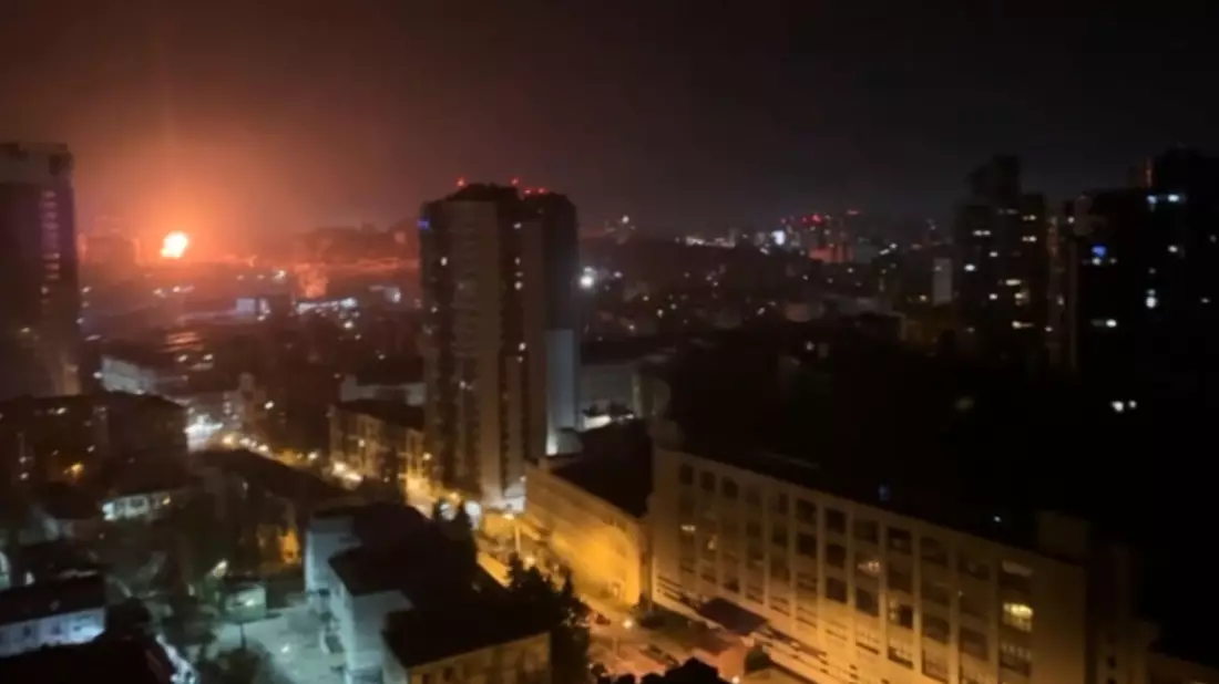 Immer wieder greift Russland die ukrainische Hauptstadt Kiew an. (Archivbild) - Bild: Uncredited/AP/dpa