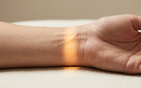 Perikard 7: Akupressur-Punkt gegen Handgelenkschmerzen im Aufwind - Foto: über boerse-global.de