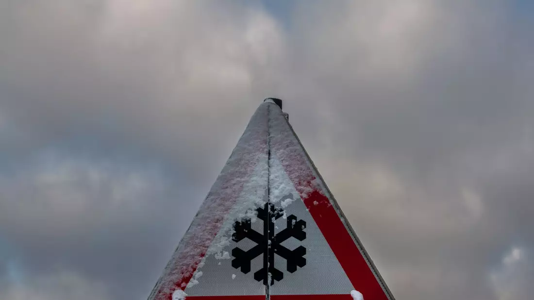 Es kam zu mehrere Unfällen aufgrund der Glätte. (Symbolbild) - Bild: Stefan Puchner/dpa