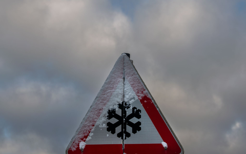 Es kam zu mehrere Unfällen aufgrund der Glätte. (Symbolbild) - Foto: Stefan Puchner/dpa