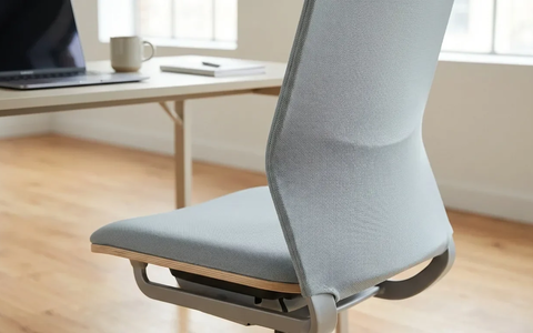 Studie entzaubert Schmerzmittel – Becken-Kippen als Rettung für den Büro-Rücken - Foto: über boerse-global.de Studie entzaubert Schmerzmittel – Becken-Kippen als Rettung für den Büro-Rücken - Foto: über boerse-global.de