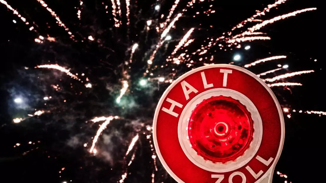 HZA-KA: Gefährliche Pyrotechnik/ Zoll mahnt zur Vorsicht bei Feuerwerk aus dem Ausland - Bild: presseportal.de