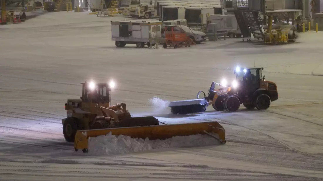Von den Flugstreichungen am Freitag waren Flightaware zufolge besonders die drei Flughäfen des Großraums New York betroffen. - Bild: Zhang Fengguo/XinHua/dpa