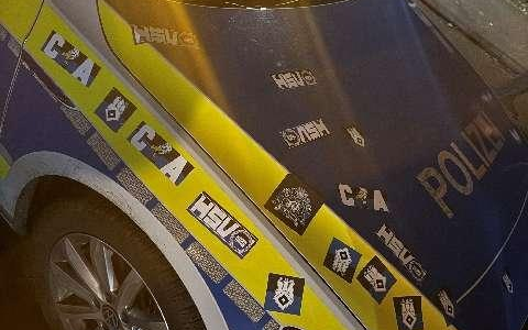 POL-STD: Unbekannte bekleben Streifenwagen in Heinbockel mit HSV-Stickern, Einbrecher in Buxtehuder Friseursalon - Foto: presseportal.de