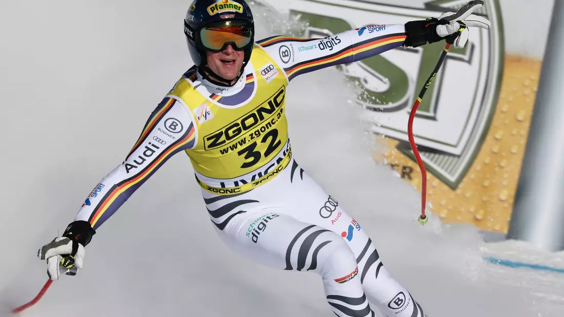 Simon Jocher sorgte in Livigno für eine deutsche Überraschung. - Bild: Marco Trovati/AP/dpa