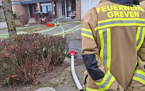 FW-Greven: Zimmerbrand macht Gebäude unbewohnbar. - Foto: presseportal.de