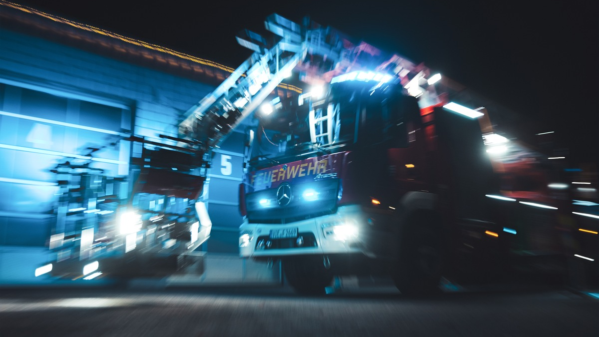 FFW Schwalmtal: Wohnungsbrand in leerstehendem Gebäude sorgt für umfangreichen Feuerwehreinsatz in Amern - Foto: presseportal.de