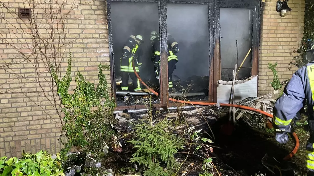 FW-DO: Feuer in Dortmund-Höchsten / Brand eines Einfamilienhauses - Bild: presseportal.de
