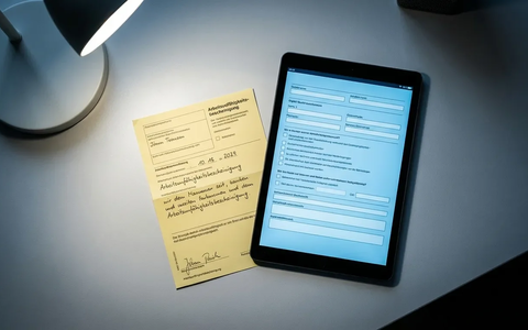 Arbeitsunfähigkeitsbescheinigungen: Der gelbe Schein verliert seine Macht - Foto: über boerse-global.de Arbeitsunfähigkeitsbescheinigungen: Der gelbe Schein verliert seine Macht - Foto: über boerse-global.de