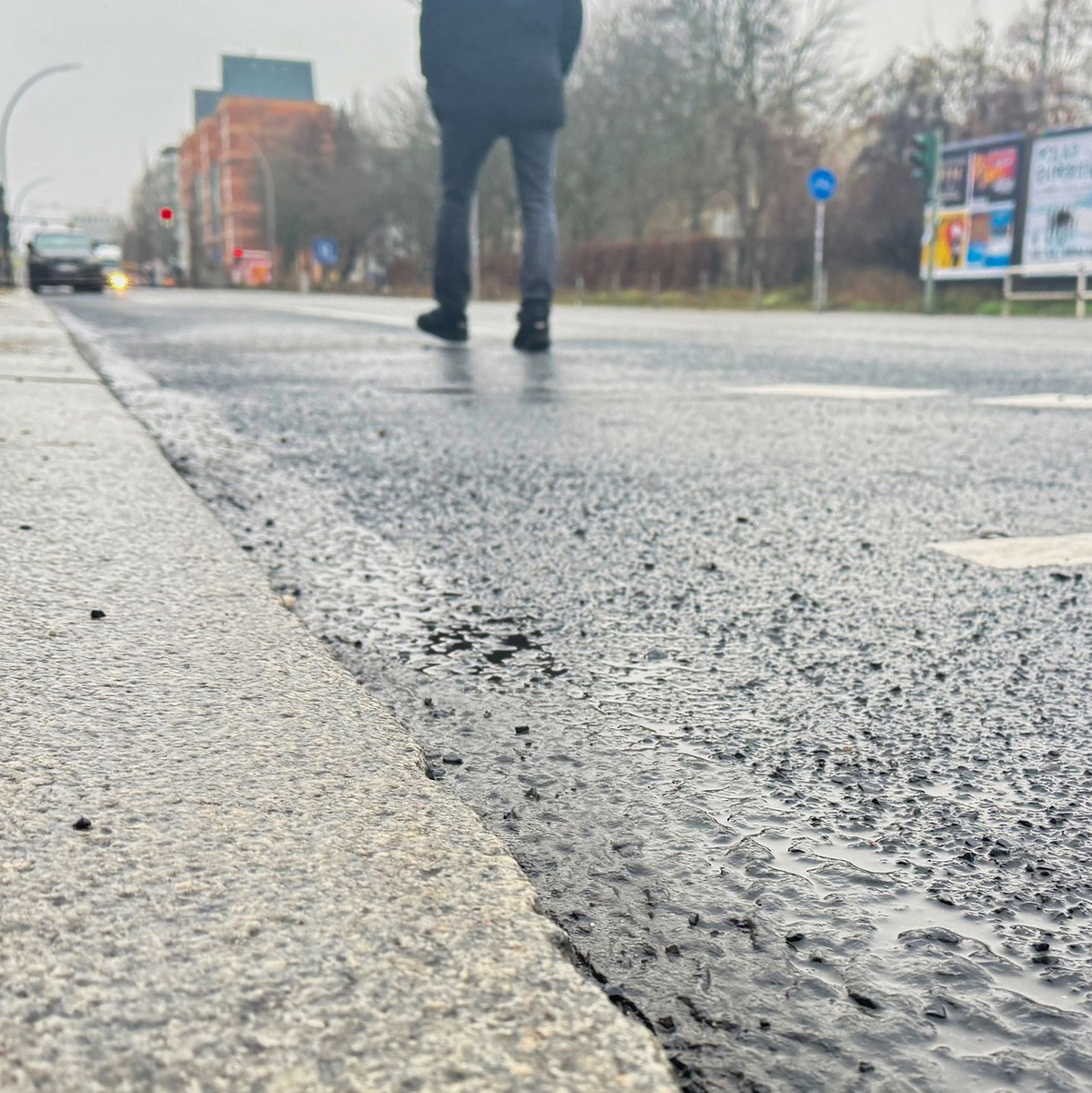 In vielen Regionen kann es in den Morgenstunden glatt sein.  - Foto: Paul Zinken/dpa