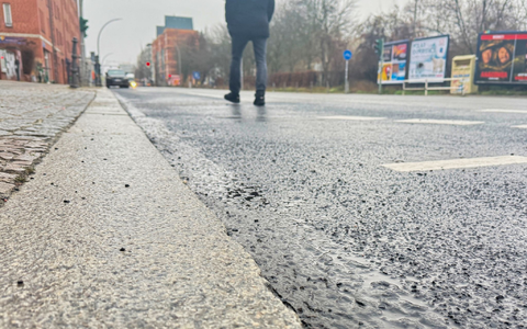In vielen Regionen kann es in den Morgenstunden glatt sein.  - Foto: Paul Zinken/dpa
